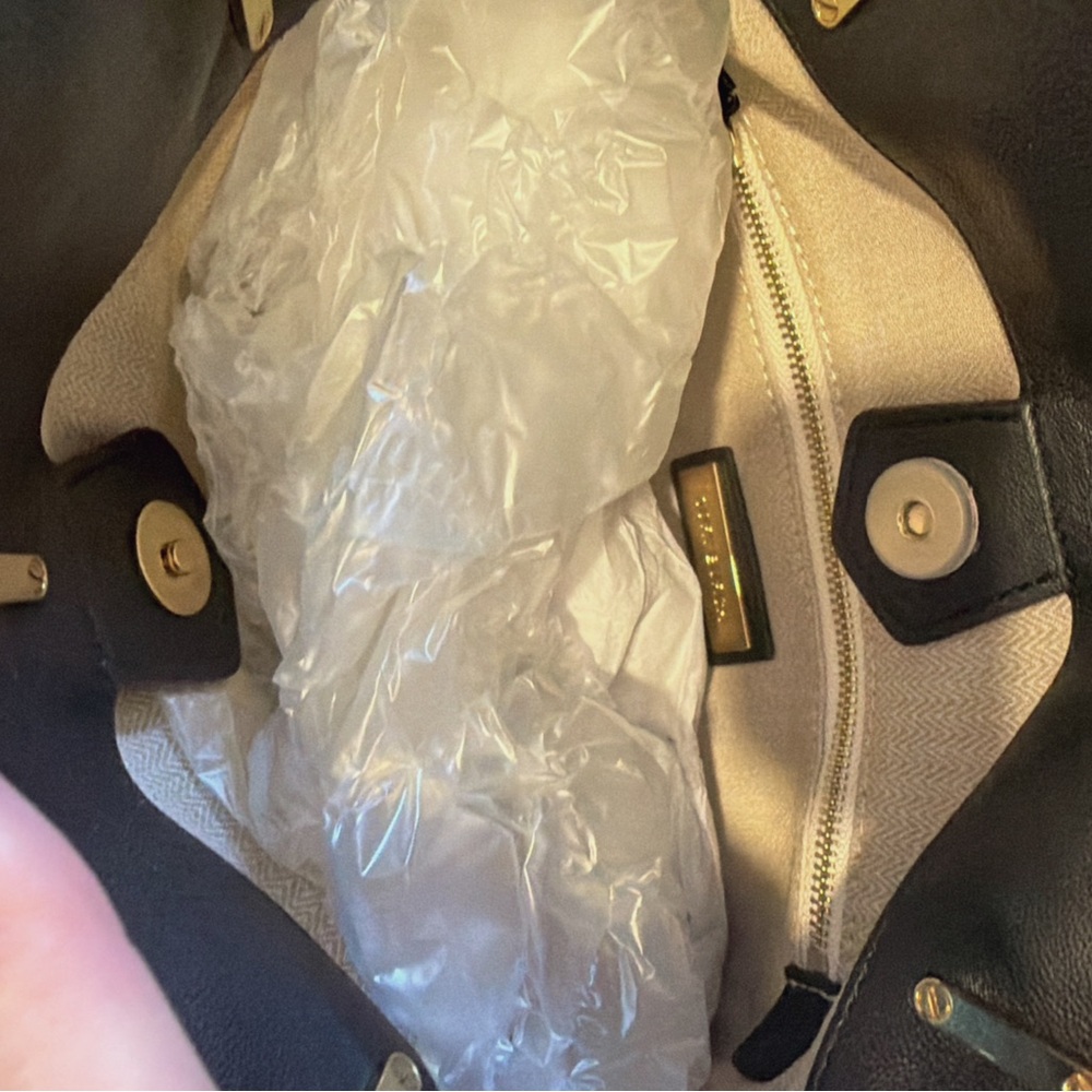 Tory Burch Black and Gold Leather Bag - Picture 4 of 6